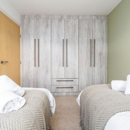6 Guests - 3 Bedrooms - Free Wi-Fi - Manchester Bagian luar foto