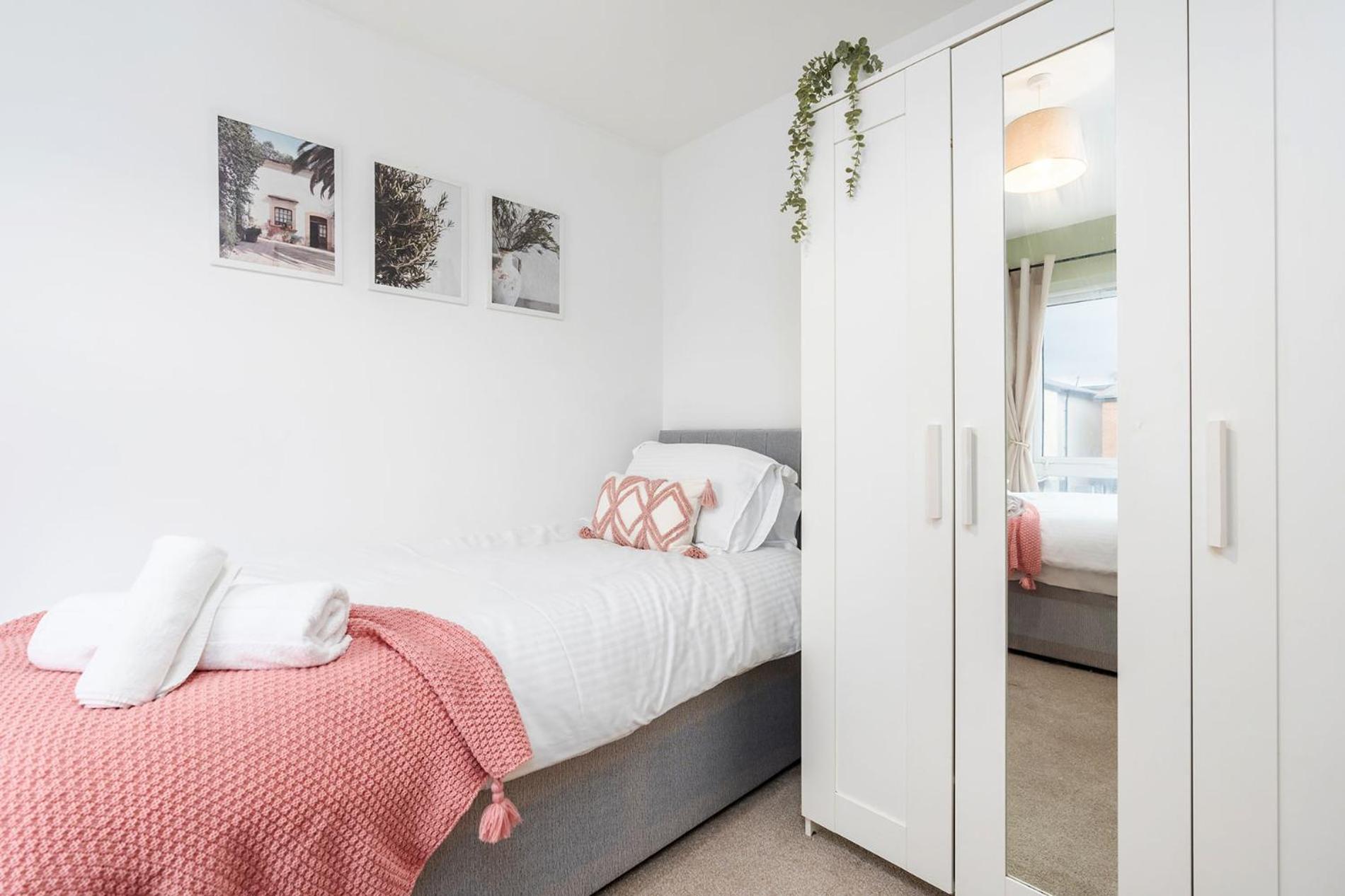 6 Guests - 3 Bedrooms - Free Wi-Fi - Manchester Bagian luar foto