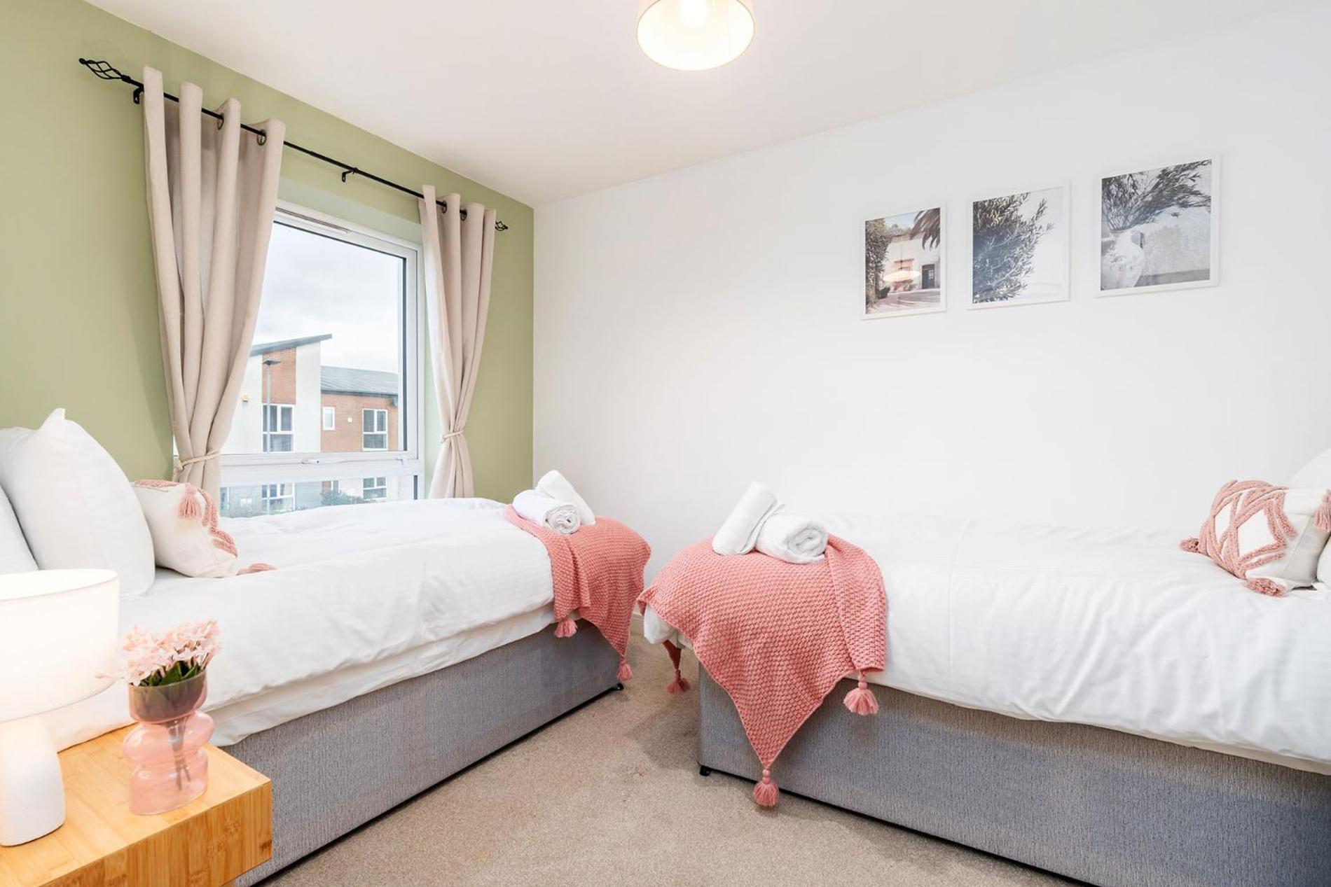 6 Guests - 3 Bedrooms - Free Wi-Fi - Manchester Bagian luar foto